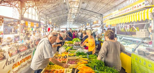 Highlighting the traditional Provencal market